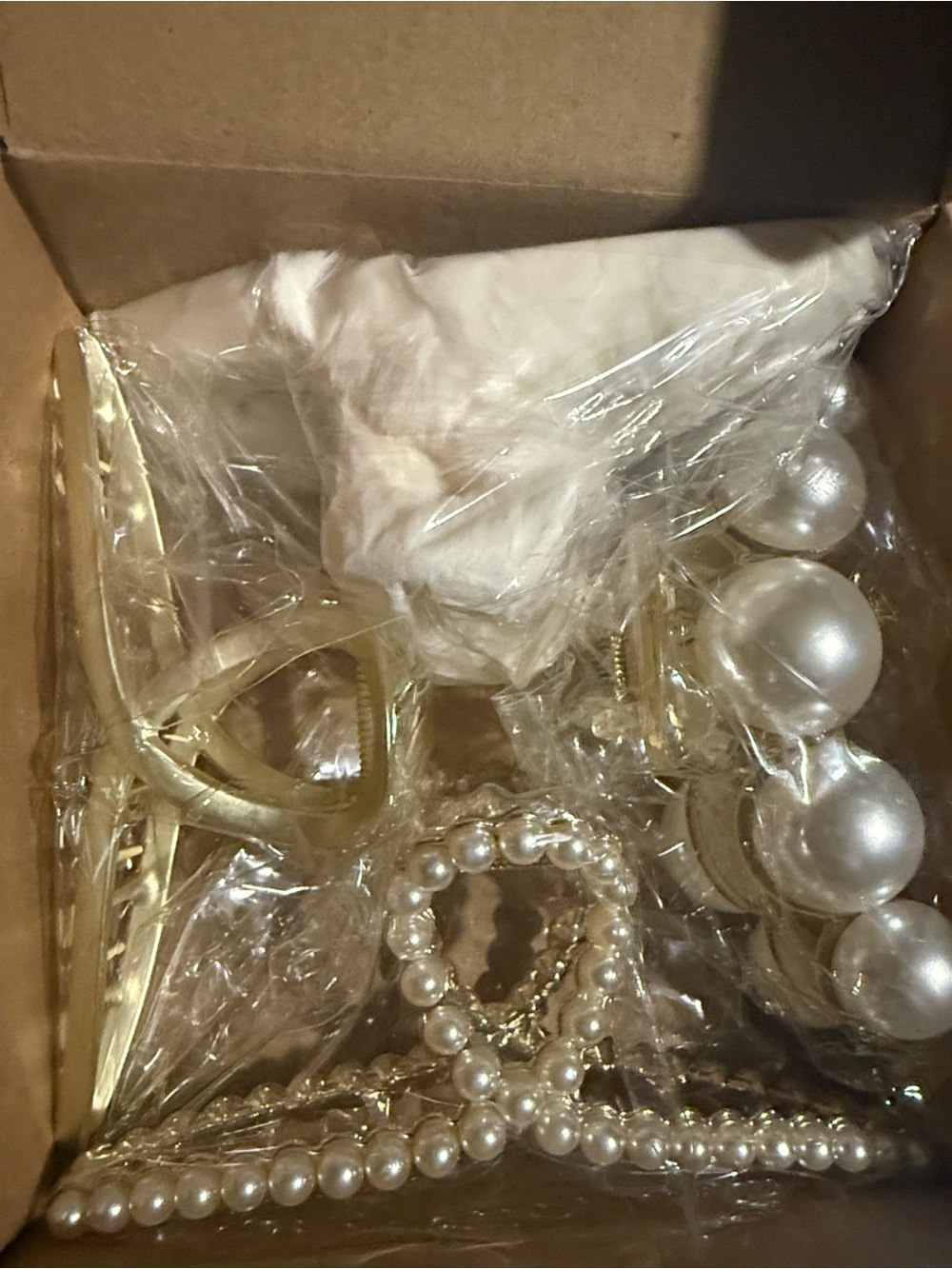Hair Claw - Elegant Pearl Accent